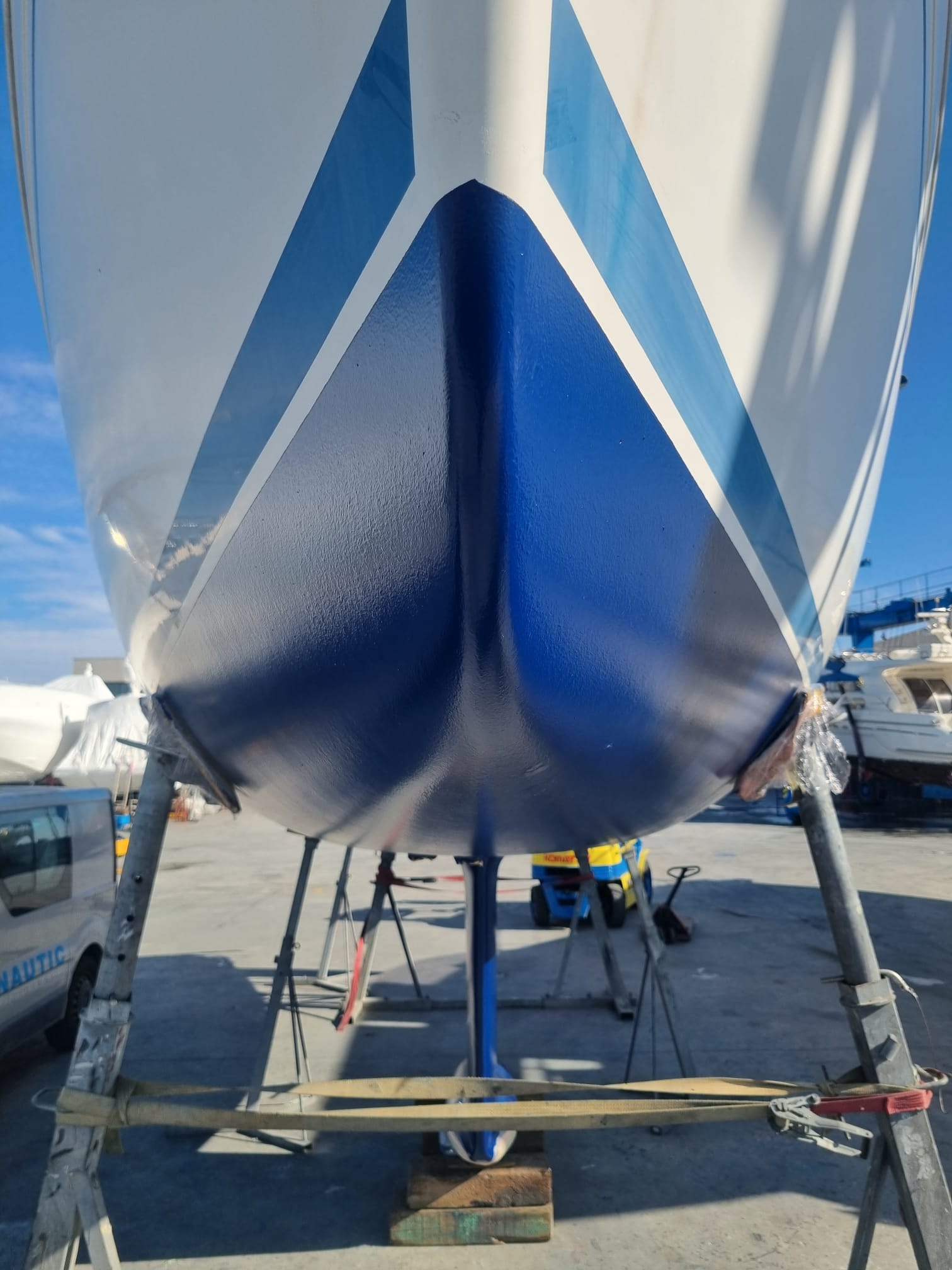 Maintaining the hull of a boat